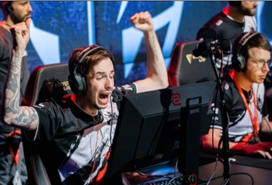 电竞盛事震撼鸟巢 超六万观众见证历史时刻